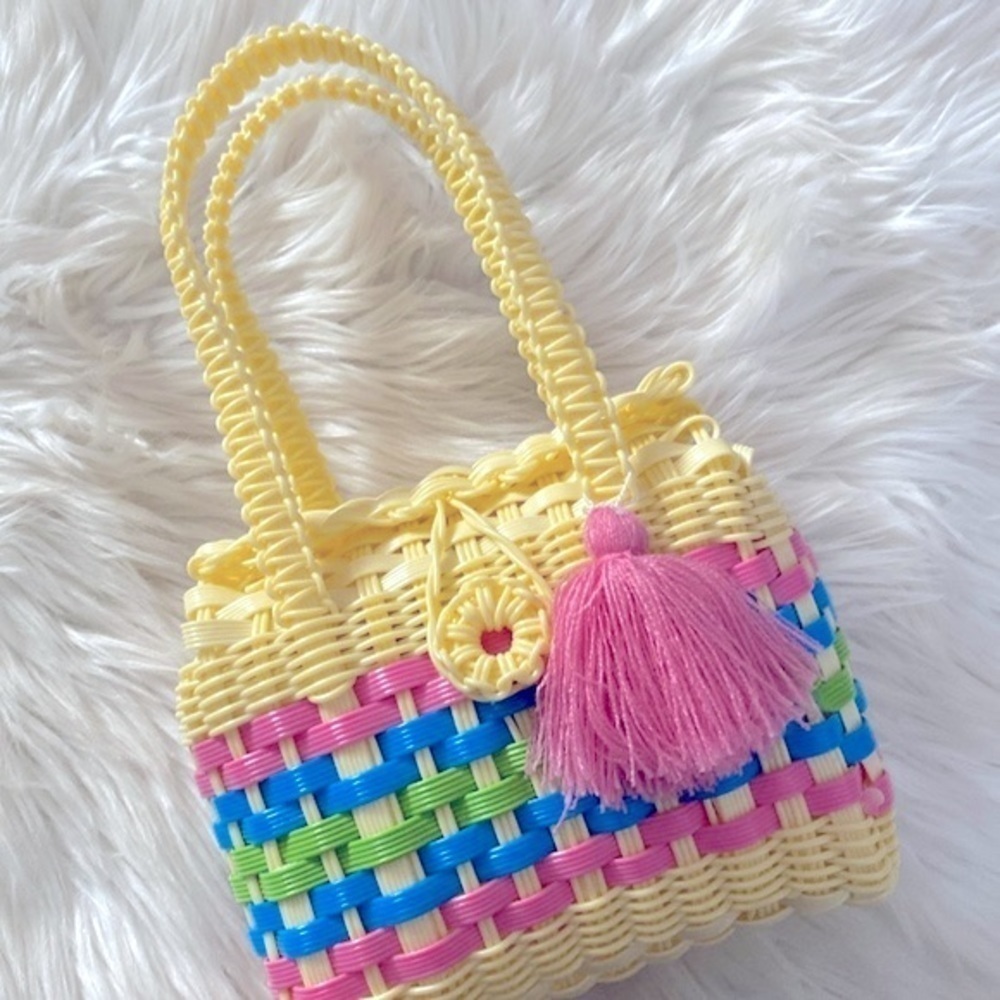 Vintage 90’s plastic basket weave purse/arm/shoulder bag